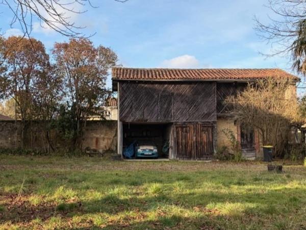 PLAISANCE DU GERS(32): MAISON BOURGEOISE avec garages et dependances , dans son jus, 190m2 sur terrain paysagé et pâture de 5.000m2, au calme,
