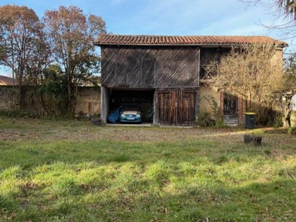 PLAISANCE DU GERS(32): MAISON BOURGEOISE avec garages et dependances , dans son jus, 190m2 sur terrain paysagé et pâture de 5.000m2, au calme,