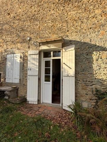 PLAISANCE DU GERS(32): MAISON BOURGEOISE avec garages et dependances , dans son jus, 190m2 sur terrain paysagé et pâture de 5.000m2, au calme,