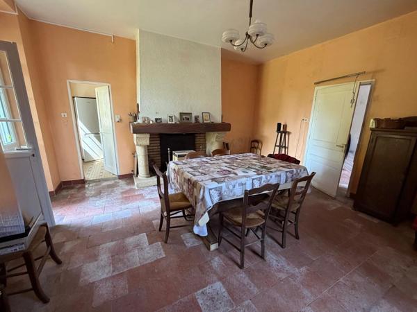 PLAISANCE DU GERS(32): MAISON BOURGEOISE avec garages et dependances , dans son jus, 190m2 sur terrain paysagé et pâture de 5.000m2, au calme,