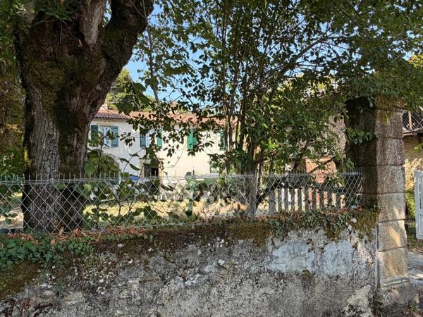 PLAISANCE DU GERS(32): MAISON BOURGEOISE avec garages et dependances , dans son jus, 190m2 sur terrain paysagé et pâture de 5.000m2, au calme,