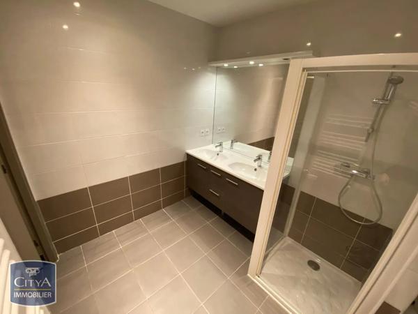 Appartement à louer 4 pièces 116.91m² Toulon (83000)