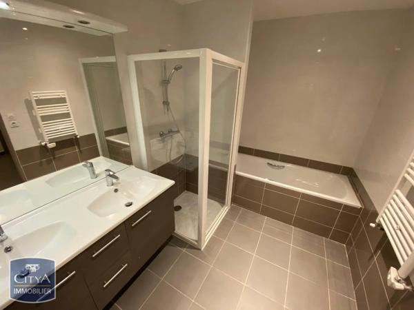Appartement à louer 4 pièces 116.91m² Toulon (83000)