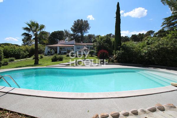 Maison de Prestige à Vendre à Langlade