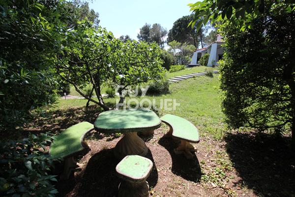 Maison de Prestige à Vendre à Langlade