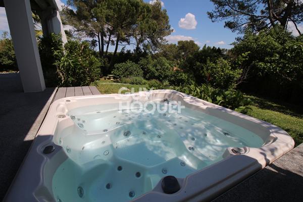 Maison de Prestige à Vendre à Langlade