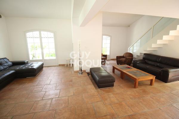 Maison de Prestige à Vendre à Langlade