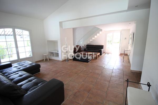 Maison de Prestige à Vendre à Langlade