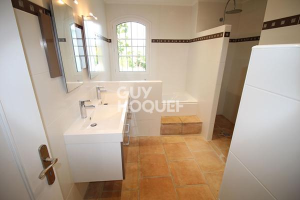 Maison de Prestige à Vendre à Langlade