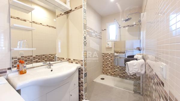 Ensemble immobilier rénové Cinq appartements- rentabilité forte- Le Barcarès plage