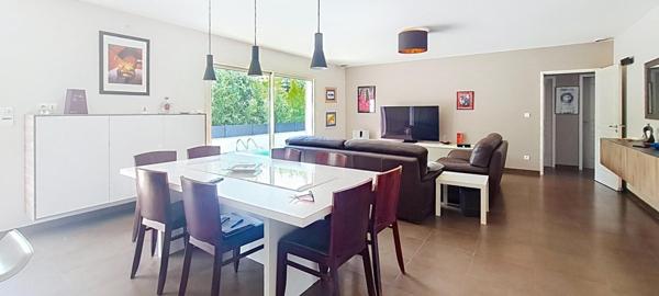 VIlla de 135 m² de plein pied avec piscine sur un terrain de 506m²