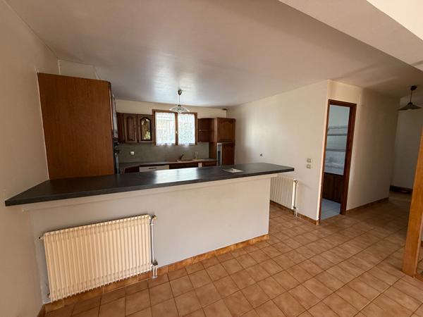 MAISON 3 CHAMBRES AVEC JARDIN ET GARAGE A POMAS