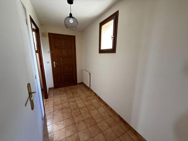 MAISON 3 CHAMBRES AVEC JARDIN ET GARAGE A POMAS