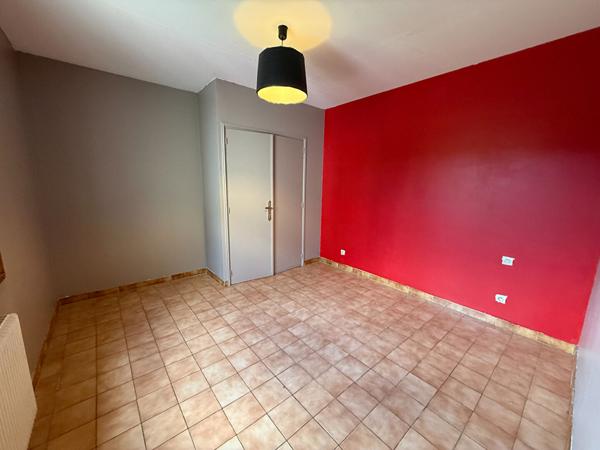 MAISON 3 CHAMBRES AVEC JARDIN ET GARAGE A POMAS