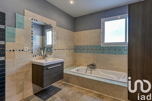 Maison à vendre 6 pièces 148 m² Corbières-en-Provence