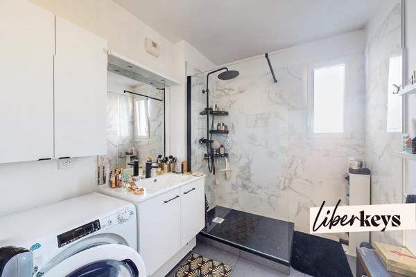 Appartement T3 de 61 m² / dernier étage exposé Sud / stationnement à Colombes