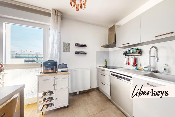 Appartement T3 de 61 m² / dernier étage exposé Sud / stationnement à Colombes