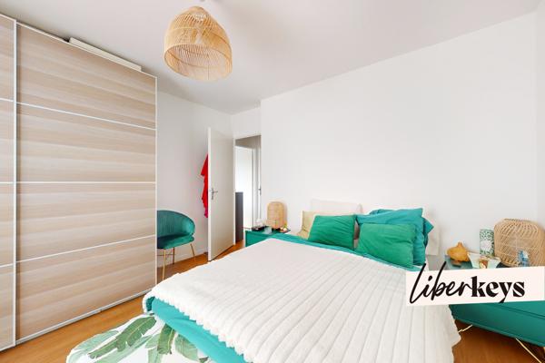 Appartement T3 de 61 m² / dernier étage exposé Sud / stationnement à Colombes