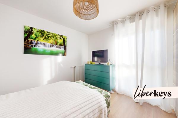 Appartement T3 de 61 m² / dernier étage exposé Sud / stationnement à Colombes