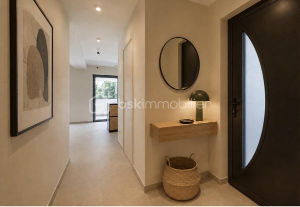 Dans l’un des secteurs les plus recherchés d’Annecy-le-Vieux, au cœur du quartier prisé des Pommaries, découvrez ce superbe appartement de standing de 108 m², entièrement rénové avec des prestations haut de gamme, au sein d’une résidence intimiste et exclusive de seulement 3 appartements avec ascenseur.

Dès l’entrée, le ton est donné : volumes généreux, finitions soignées, matériaux premium et atmosphère élégante créent un lieu de vie chaleureux. 

La pièce de vie baignée de lumière s’ouvre sur une spacieuse terrasse de 40 m², véritable prolongement de l’appartement, idéale pour profiter de son extérieur. 

La cuisine contemporaine est entièrement équipée avec de l’électroménager et des matériaux de grande qualité. 

L’appartement propose trois belles chambres dont une suite parentale, 2 salles d’eau : un agencement sur-mesure optimisé dans les moindres détails.

Un garage, une place de parking ainsi qu’un local vélos sécurisé complètent ce bien .

Un appartement confidentiel, aux prestations soignées offrant un cadre de vie privilégié à quelques minutes du lac et des commodités.

Pour plus d’informations ou organiser une visite privée, contactez Séverine TOSI.