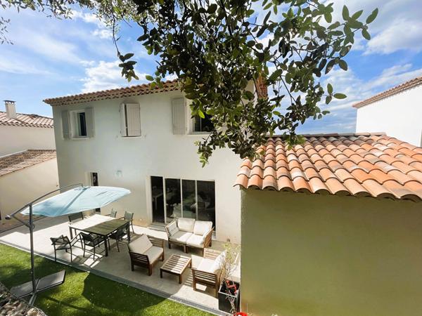Secteur résidentiel de Venelles Villa individuelle T4 (construction 2021) avec garage attenant sur parcelle de terrain clos de 248 m²