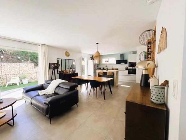 Secteur résidentiel de Venelles Villa individuelle T4 (construction 2021) avec garage attenant sur parcelle de terrain clos de 248 m²
