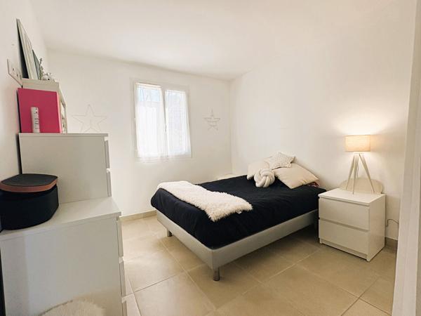 Secteur résidentiel de Venelles Villa individuelle T4 (construction 2021) avec garage attenant sur parcelle de terrain clos de 248 m²