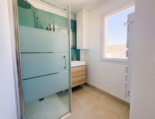Secteur résidentiel de Venelles Villa individuelle T4 (construction 2021) avec garage attenant sur parcelle de terrain clos de 248 m²