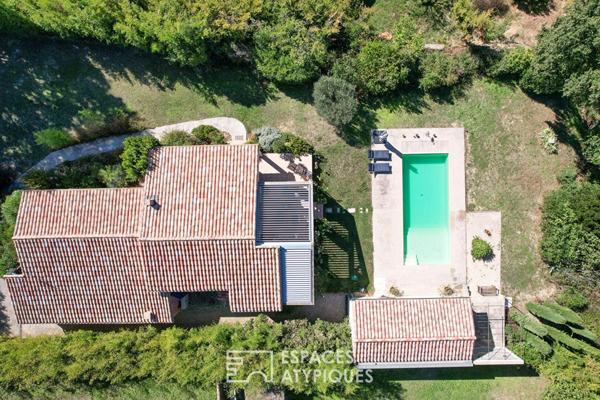 L’horizon pour voisin, maison de plain-pied avec piscine.
