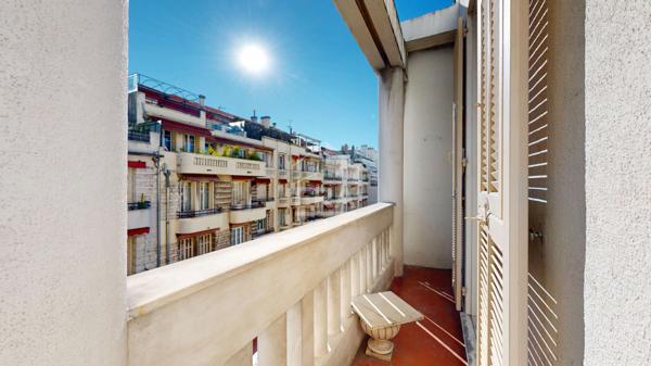 NICE - MUSICIENS : JOLI F2 TRAVERSANT AVEC BALCONS EN AVANT DERNIER ÉTAGE