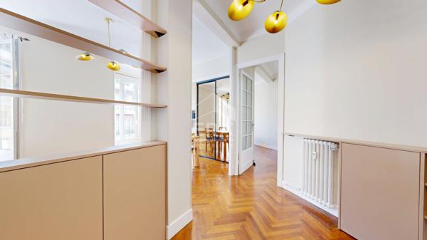 NICE - MUSICIENS : JOLI F2 TRAVERSANT AVEC BALCONS EN AVANT DERNIER ÉTAGE