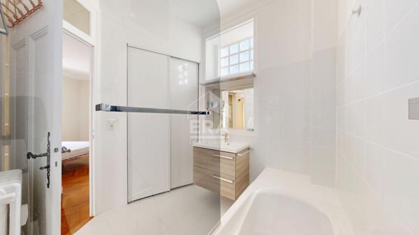 NICE - MUSICIENS : JOLI F2 TRAVERSANT AVEC BALCONS EN AVANT DERNIER ÉTAGE