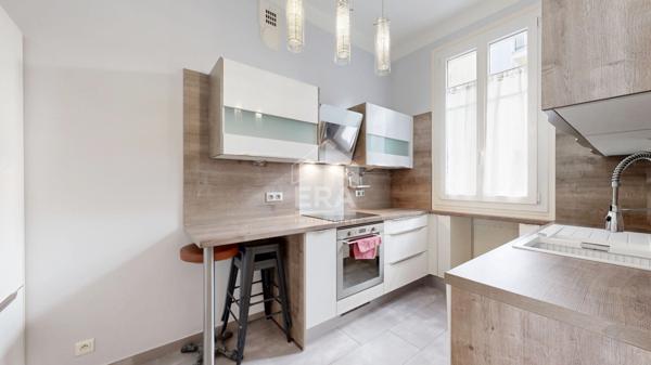 NICE - MUSICIENS : JOLI F2 TRAVERSANT AVEC BALCONS EN AVANT DERNIER ÉTAGE