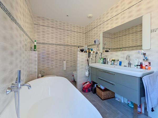 Maison
         5 pièces
        - 209 m² Bien prestige 1 649 000 € *