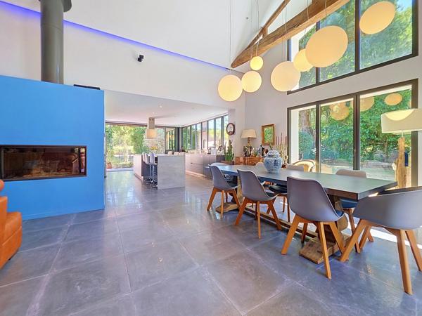Maison
         5 pièces
        - 209 m² Bien prestige 1 649 000 € *
