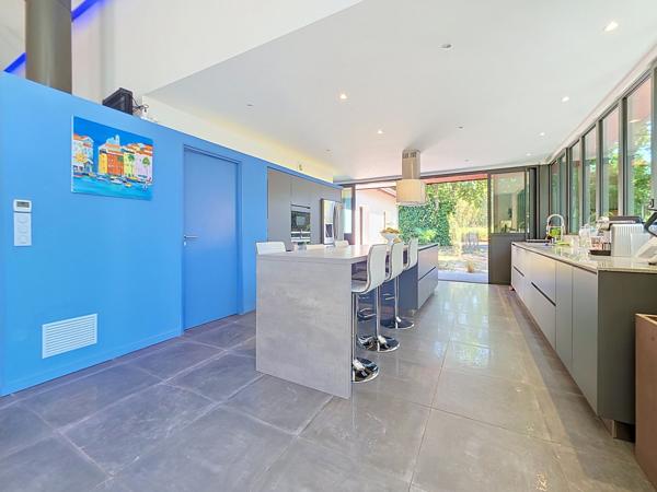 Maison
         5 pièces
        - 209 m² Bien prestige 1 649 000 € *