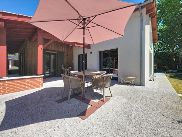Maison
         5 pièces
        - 209 m² Bien prestige 1 649 000 € *