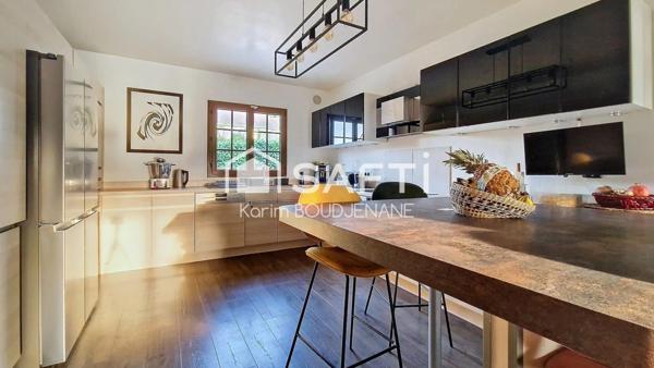 Maison individuelle 215 m2, 4/5 chambres, 1216 m2 de terrain...