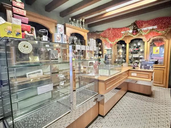 IMMEUBLE À VENDRE - CENTRE HISTORIQUE DE MONTFERRAND