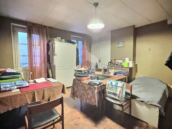 IMMEUBLE À VENDRE - CENTRE HISTORIQUE DE MONTFERRAND