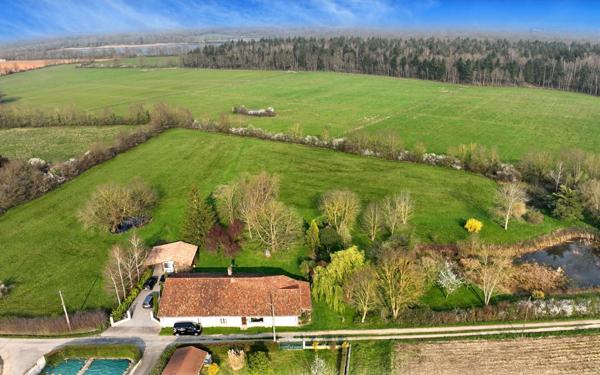 Maison à vendre    5 pièces •  Chanoz-Châtenay