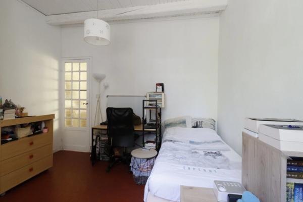 Dpt Bouches du Rhône (13), à vendre LA PENNE SUR HUVEAUNE VILLA P4 de 90 m² vue panoramique avec piscine,  studio en dépendance sur Terrain de 650 m²