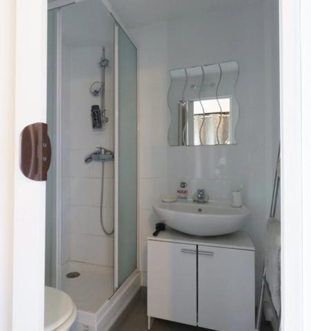 Dpt Bouches du Rhône (13), à vendre LA PENNE SUR HUVEAUNE VILLA P4 de 90 m² vue panoramique avec piscine,  studio en dépendance sur Terrain de 650 m²
