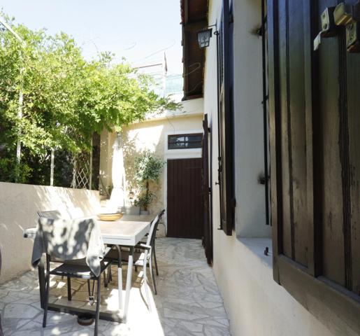Dpt Bouches du Rhône (13), à vendre LA PENNE SUR HUVEAUNE VILLA P4 de 90 m² vue panoramique avec piscine,  studio en dépendance sur Terrain de 650 m²