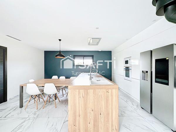 Une maison contemporaine d’exception où chaque espace s’ouvre sur l’extérieur et la lumière