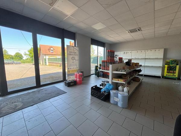 Ancien garage avec magasin