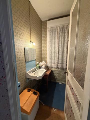 Maison en pierre avec garage et terrain à proximité de la bussate
