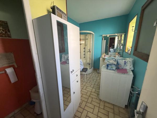 Maison en pierre avec garage et terrain à proximité de la bussate