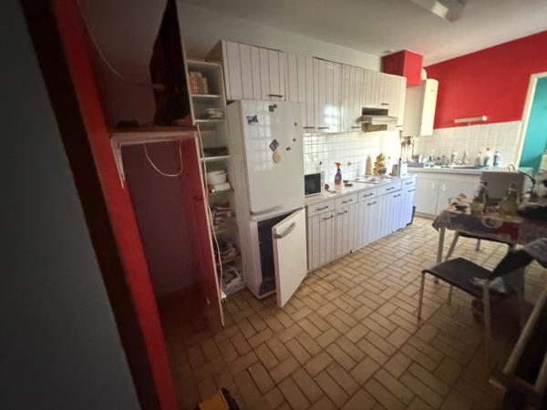 Maison en pierre avec garage et terrain à proximité de la bussate