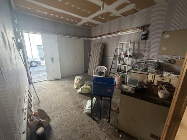 Maison en pierre avec garage et terrain à proximité de la bussate